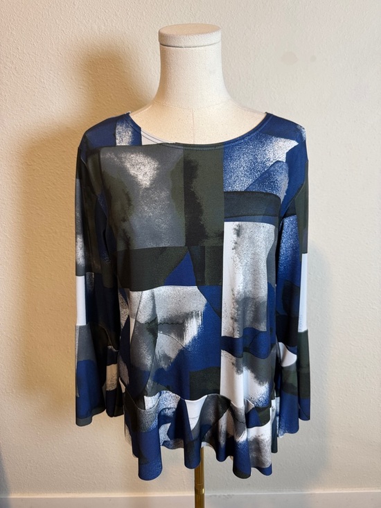 Sympli Tops - NWT Sympli Nu Peplum Top in Sapphire Shadows Abstract Print size 10
